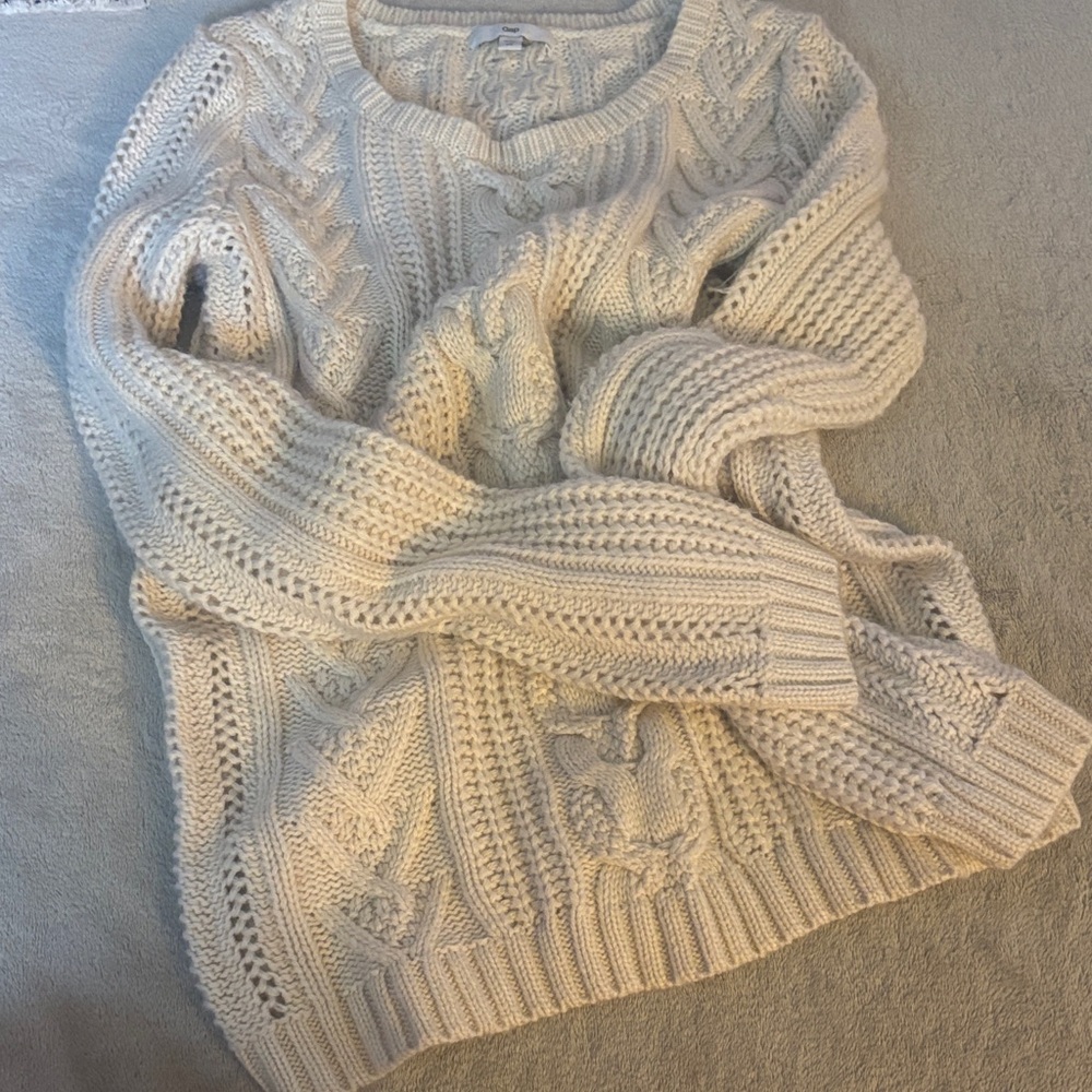 EUC GAP Cozy Cream Cable Knit Sweater